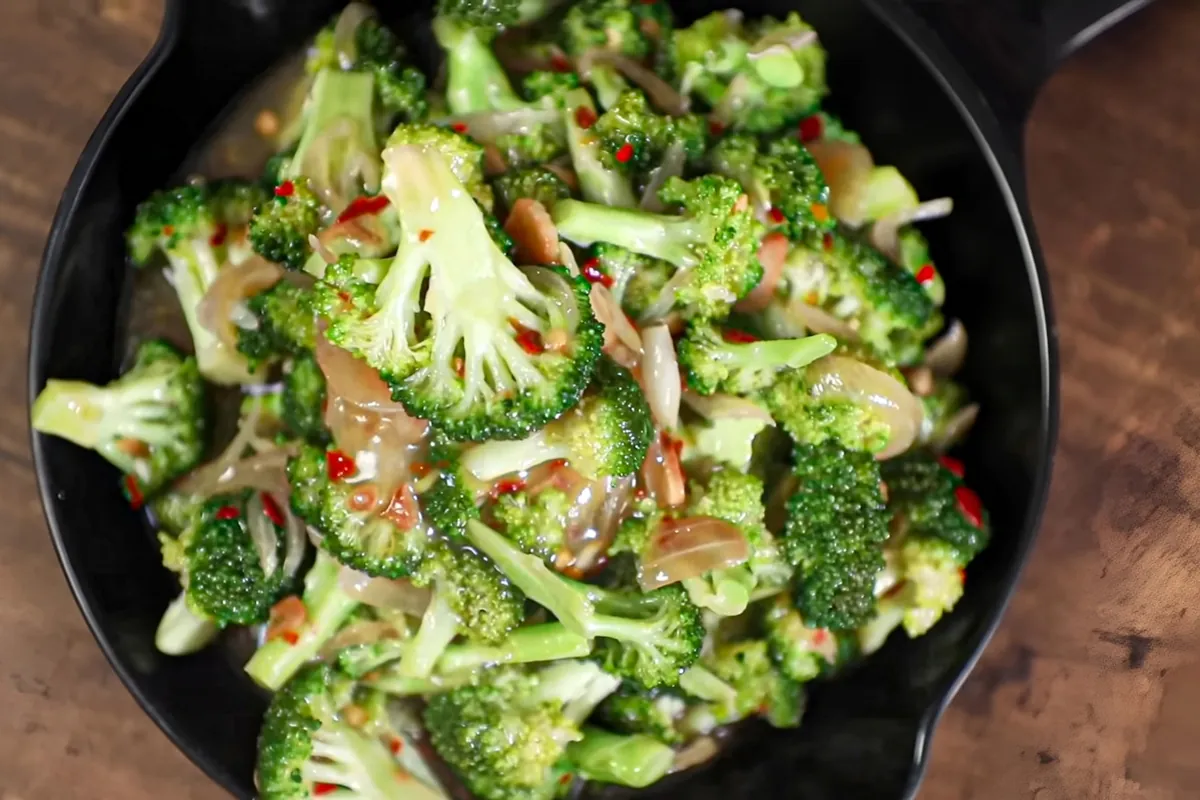 Beef and broccoli served in a brown sauce