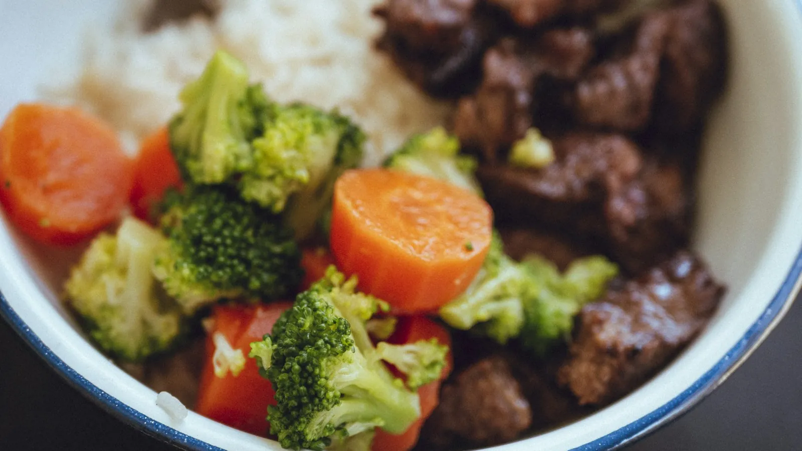 Sliced beef stir-fried with vegetables in a savory sauce