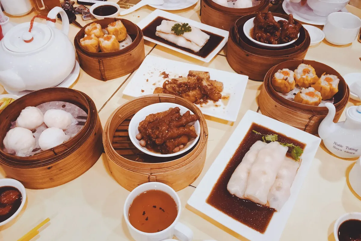 Several Chinese main dishes served together