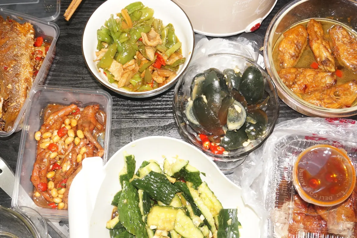 A single-portion Chinese meal ready to eat