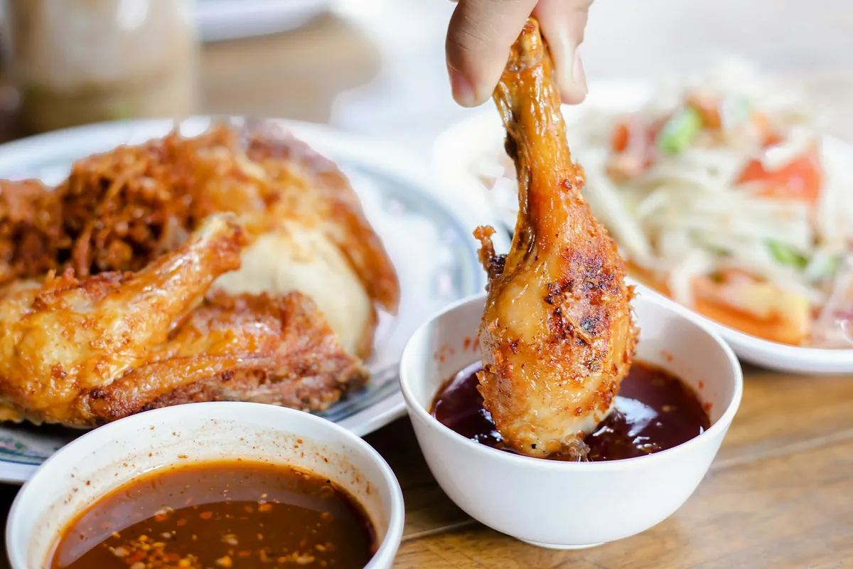 Two contrasting Chinese entrees served side by side