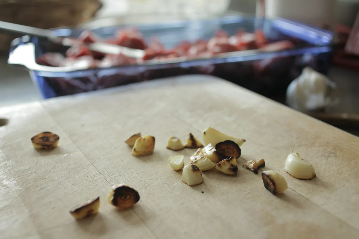 Garlic cloves and freshly minced garlic
