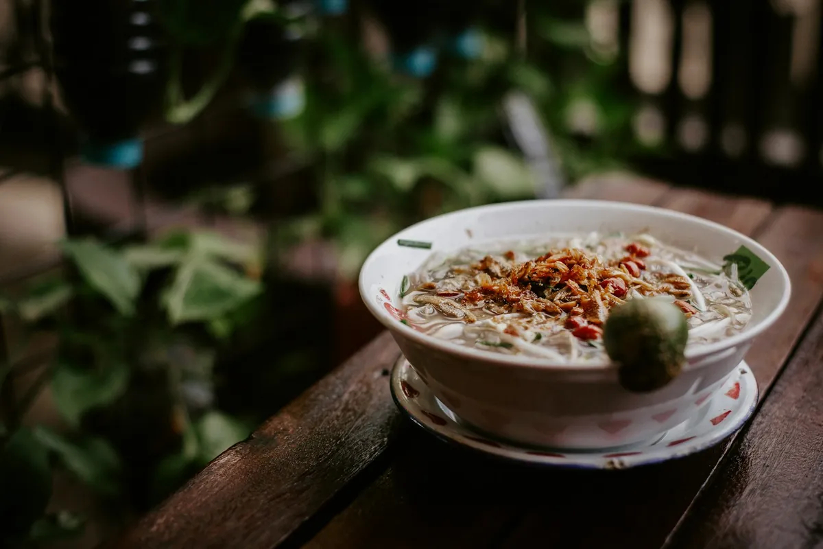A sauced dish served over plain steamed rice