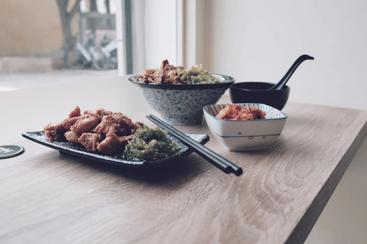 A simple plate of chicken and rice