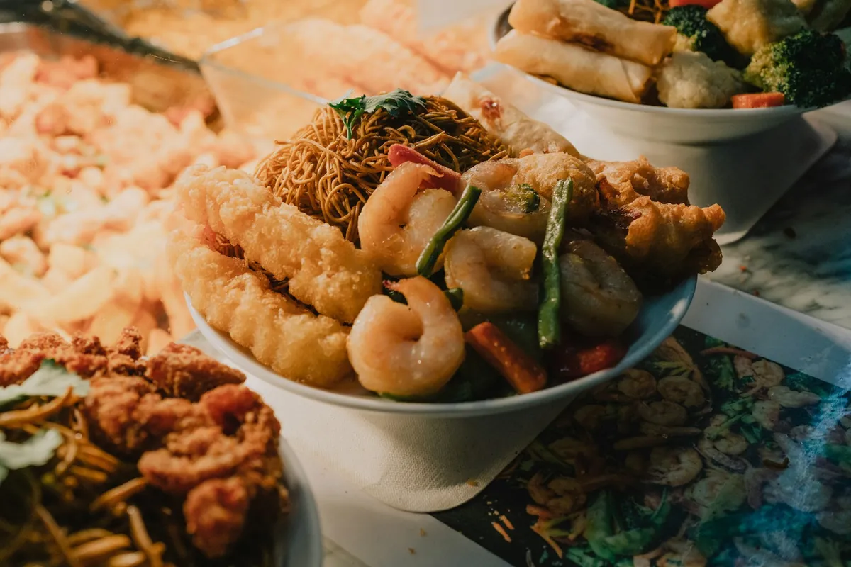 A mixed tray of fried starters
