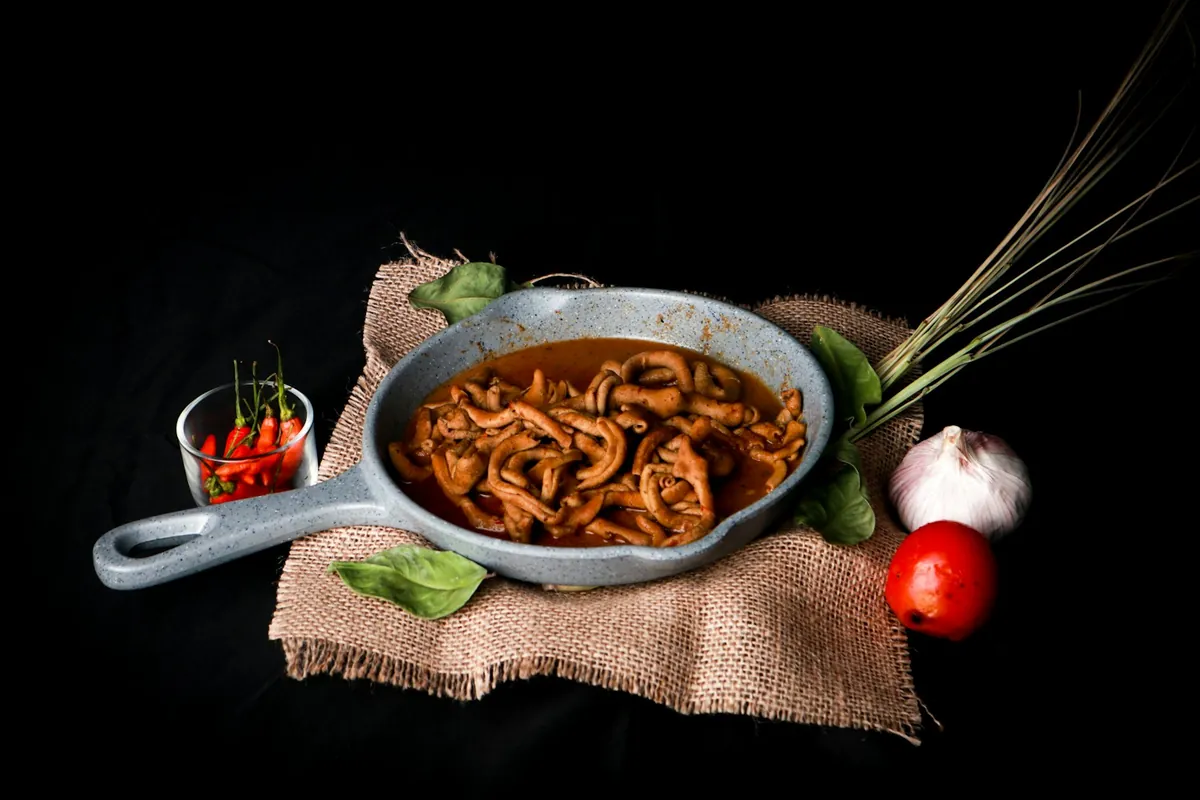 A moo shu dish served with pancakes