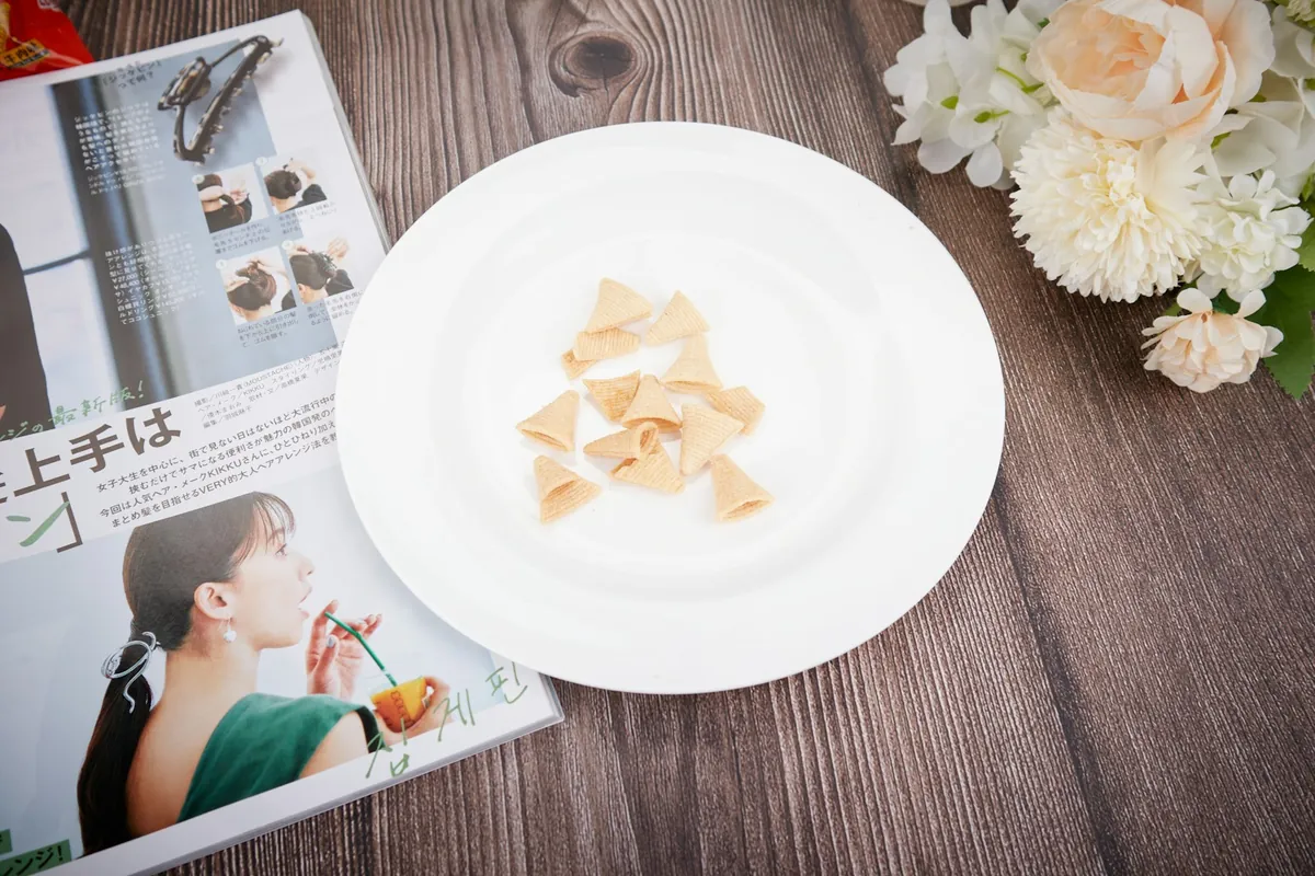 A close view of crisp fried wonton parcels