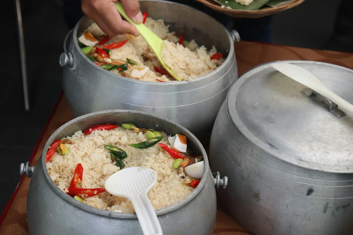 Plain rice packed in its own container