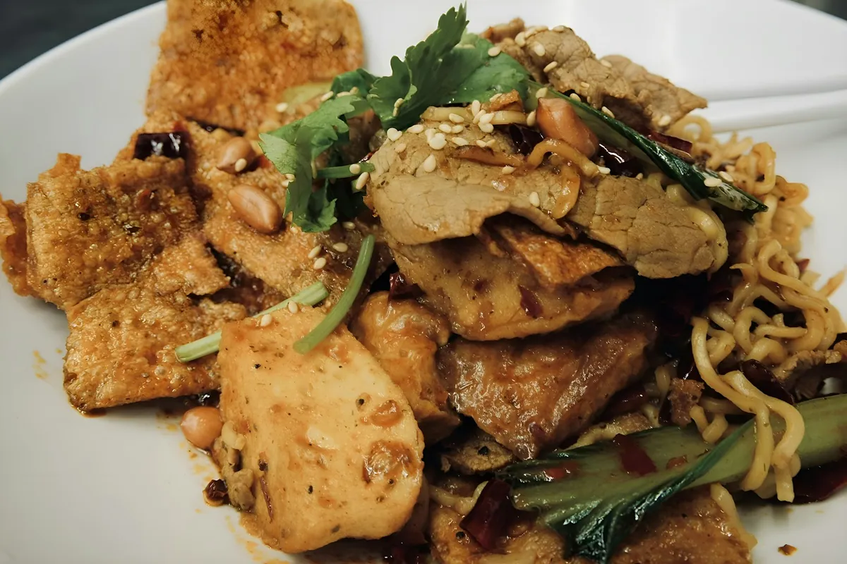 Curry-tinted stir-fried noodles with vegetables and shrimp