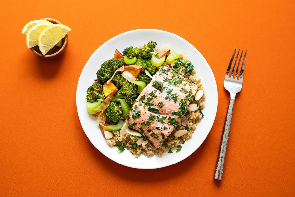 A steamed dish served without sauce