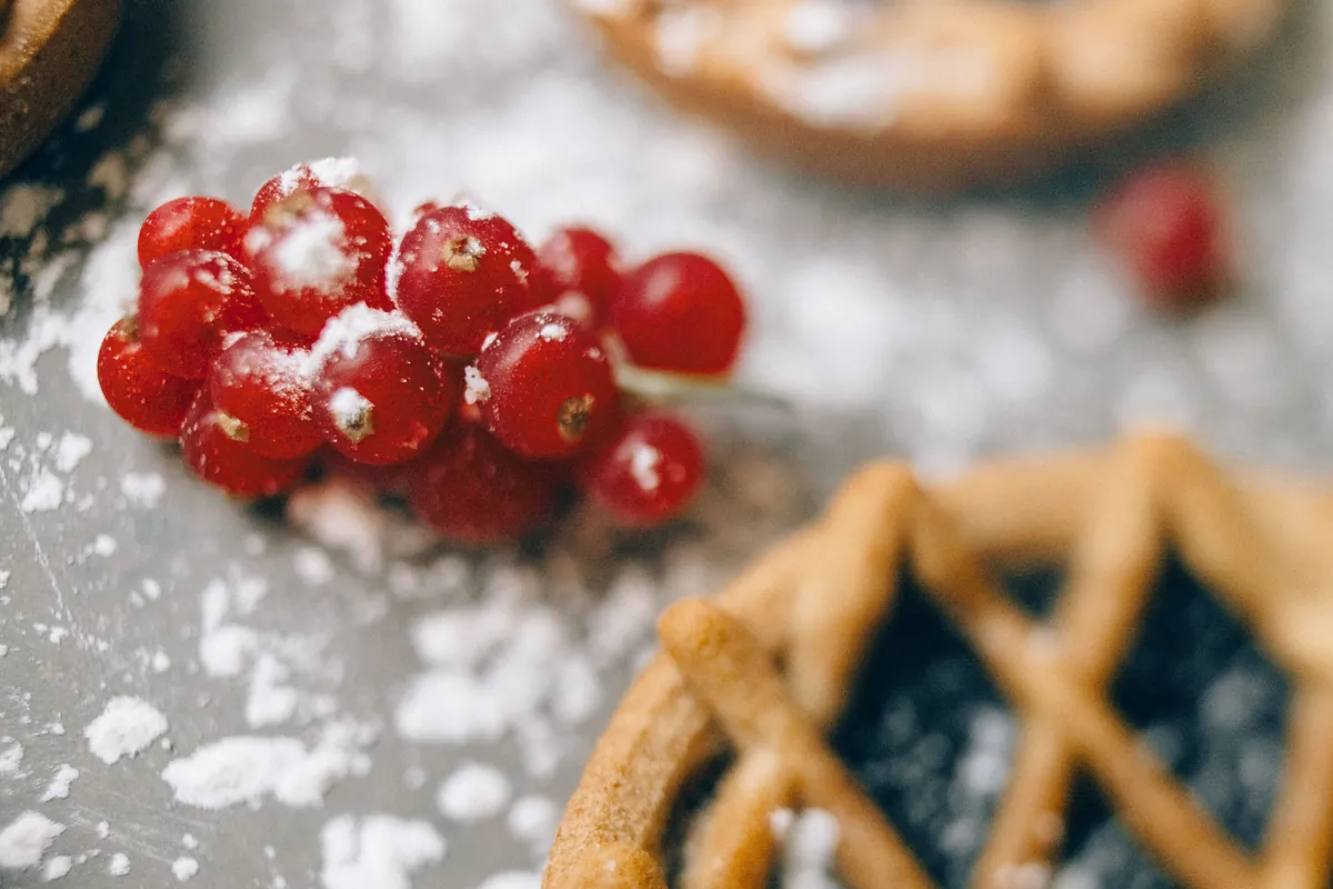 Granulated sugar coating on fried dough